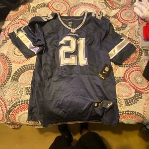 New Elloit Nfl shirt